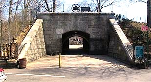 WILLIAMSBRIDGE OVAL PARK ENTRANCE, BRONX, NEW YORK WILLIAMSBRIDGE OVAL PARK ENTRANCE, BRONX, NEW YORK